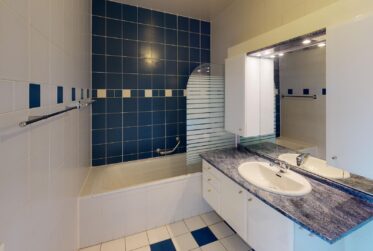 8 Rooms Appartement, Attique