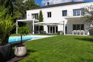 8-Room Villa with Pool