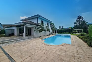 9 Rooms House