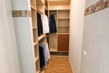 Renovated 6-Room Apartment with Balconies and Salève Views in Champel, Geneva