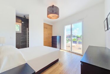 8-Room Villa with Pool