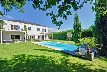 8-Room Villa with Pool