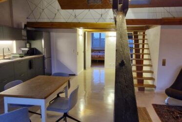 4 Rooms Appartement, Attique