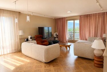 Renovated 6-Room Apartment with Balconies and Salève Views in Champel, Geneva