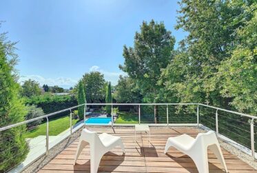 8-Room Villa with Pool