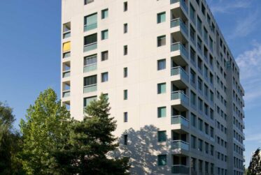 8 Rooms Appartement, Attique