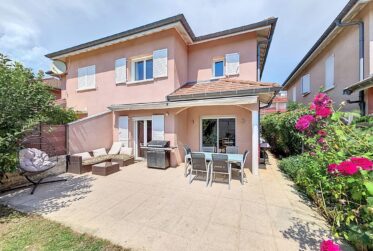 6 Rooms House, Terraced house