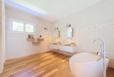 8-Room Villa with Pool