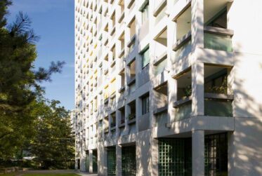 8 Rooms Appartement, Attique