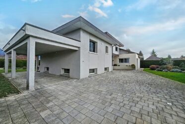 9 Rooms House