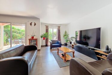 6 Rooms House, Terraced house