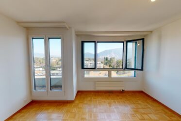 8 Rooms Appartement, Attique