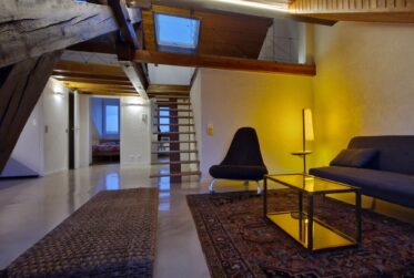 4 Rooms Appartement, Attique