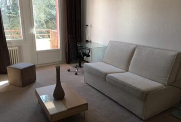 Fully furnished renovated studio with balcony for rent in Ambilly, near Geneva