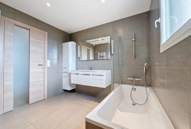 9 Rooms House