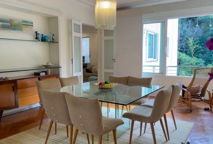 11 Rooms Flat, Renovated flat