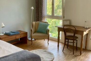 Furnished House with Private Garden for Rent in Saint-Livres — Short-Term Rental