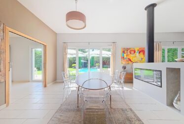 8-Room Villa with Pool