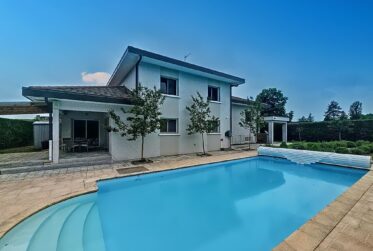9 Rooms House