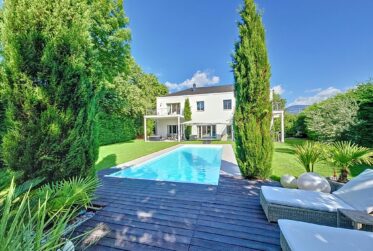 8-Room Villa with Pool