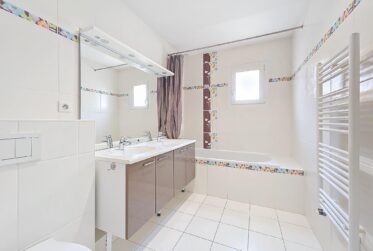6 Rooms House, Terraced house