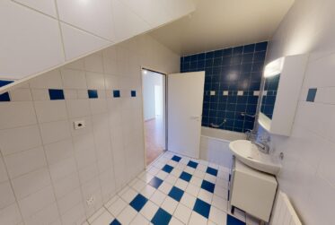 8 Rooms Appartement, Attique
