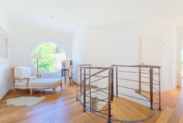 8-Room Villa with Pool