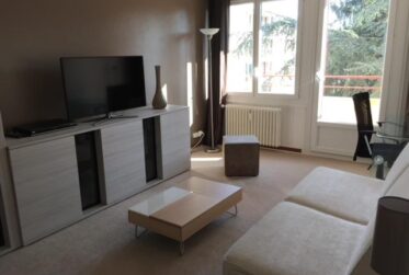 Fully furnished renovated studio with balcony for rent in Ambilly, near Geneva