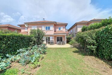 6 Rooms House, Terraced house