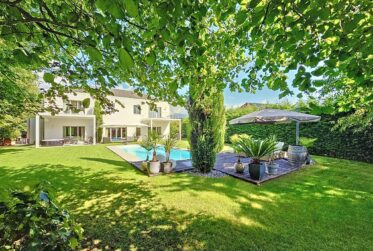 8-Room Villa with Pool