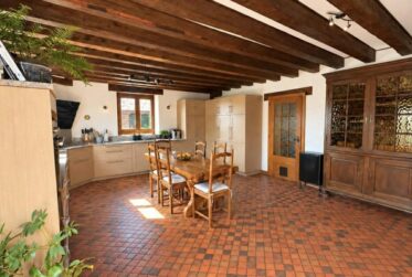 Character apartment with a private 300 sqm garden for rent